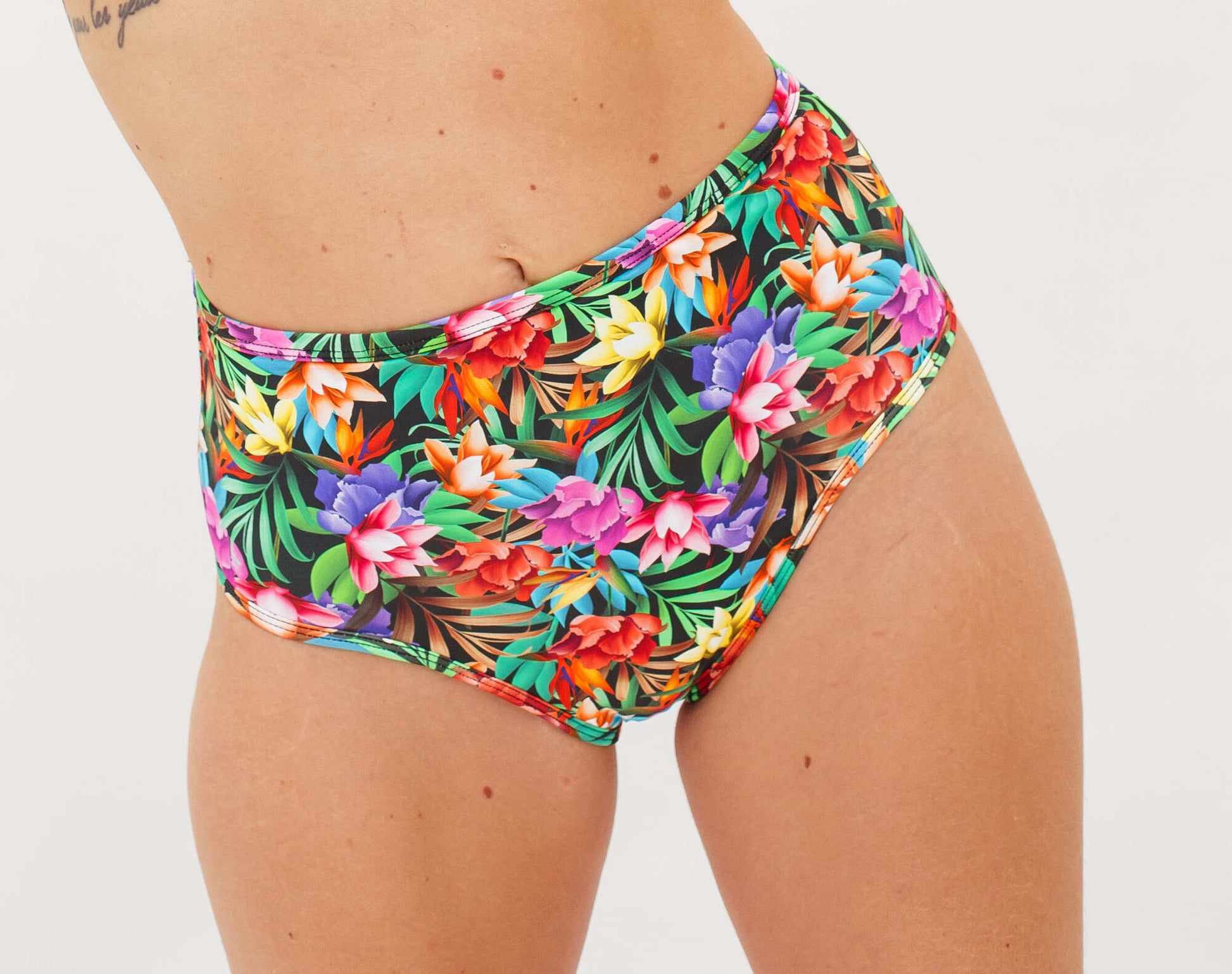 Amazonita - Calcinha Absorvente e Biquíni Menstrual - Hot Pant Fluxo Intenso + Bolsinha de Gel - Flora