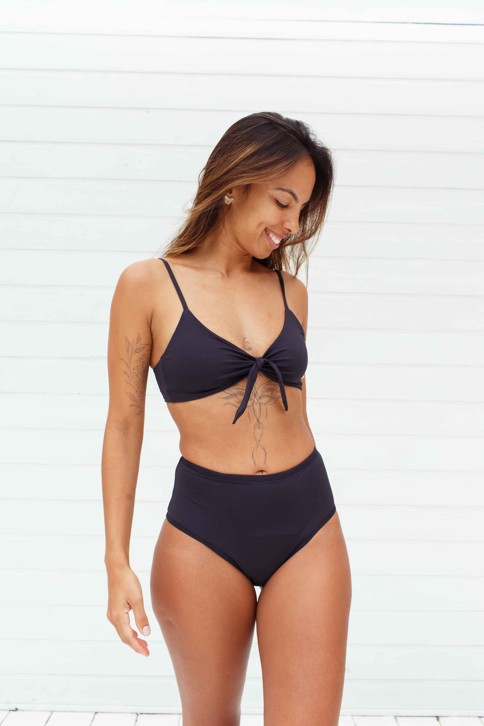 Amazonita - Calcinha Absorvente e Biquíni Menstrual - Hot Pant Fluxo Intenso + Bolsinha de Gel - Preto