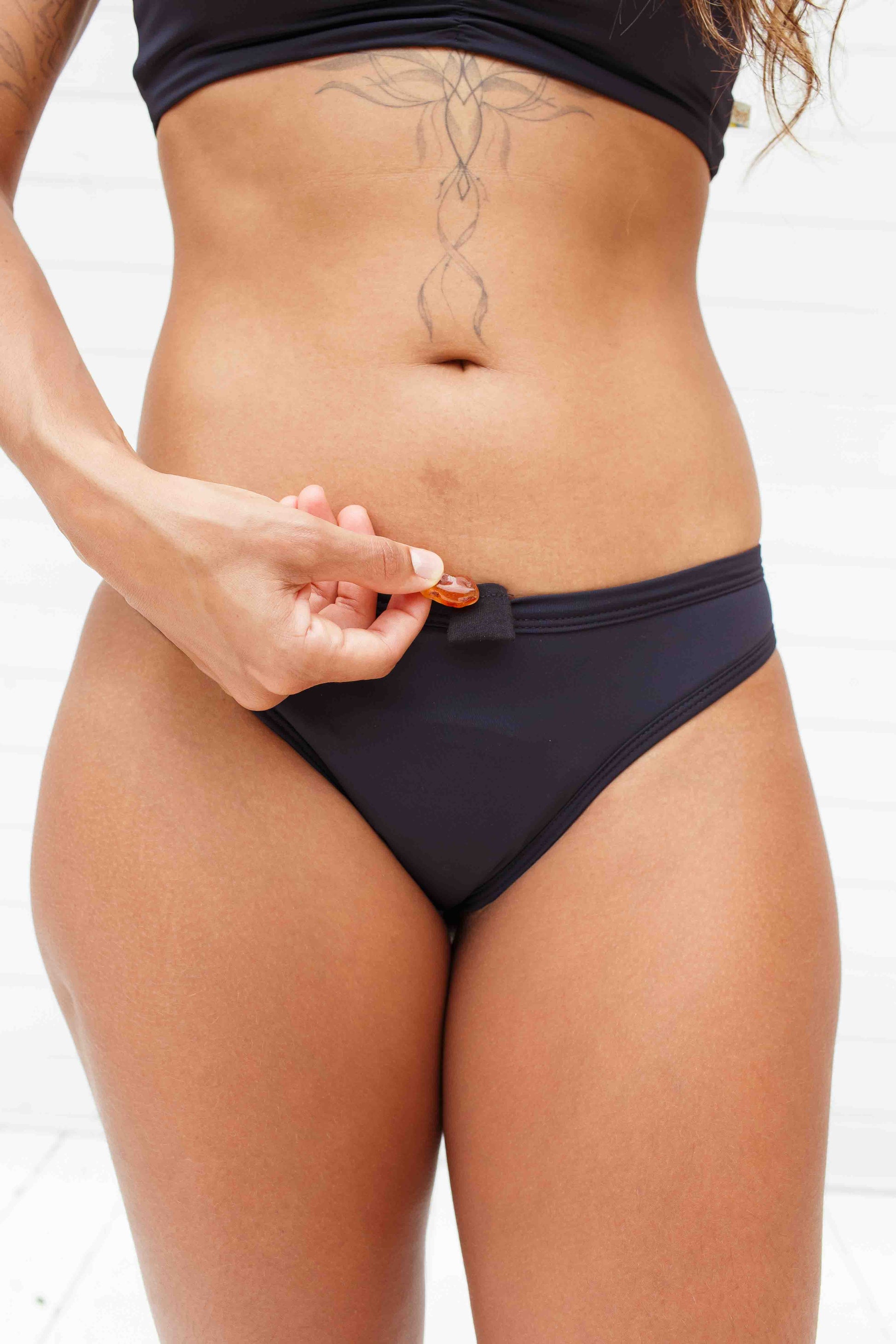 Conjunto Calcinha Absorvente e Biquíni Menstrual - Fluxo Moderado - Preto