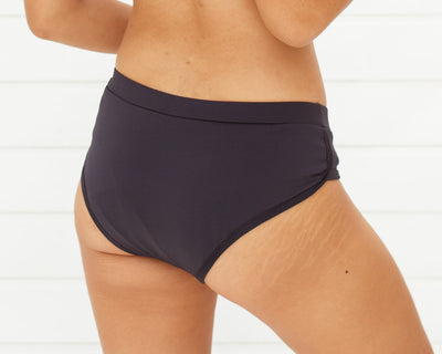 Nina - Primeiros Ciclos - Calcinha Absorvente e Biquíni Menstrual - Fluxo Intenso - Preto