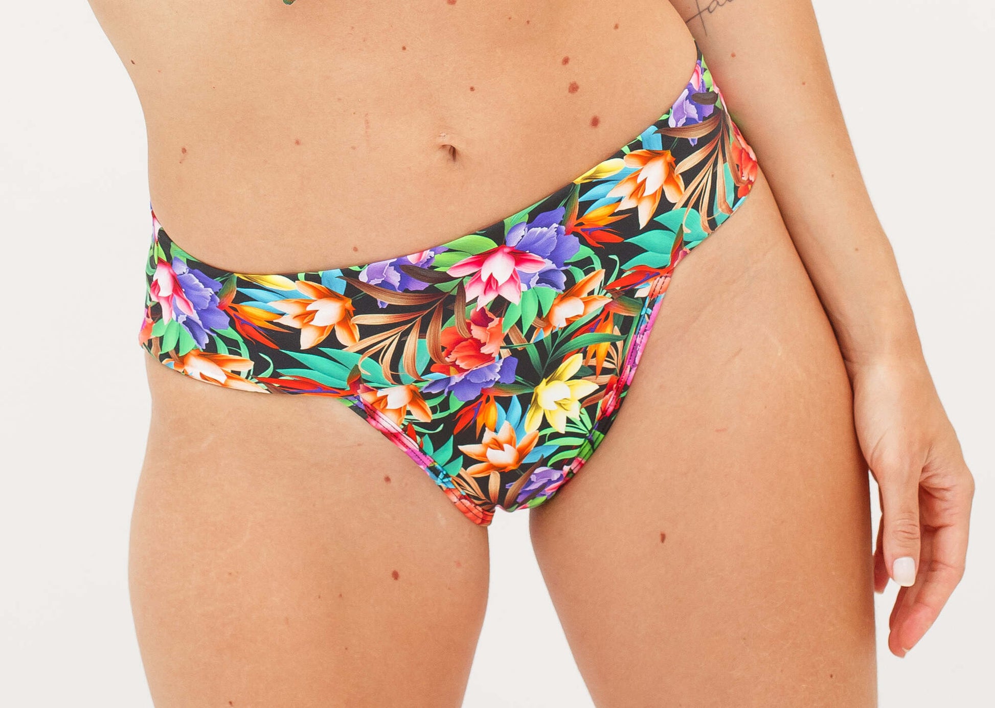 Conjunto Calcinha Absorvente e Biquíni Menstrual - Fuxo Leve - Flora