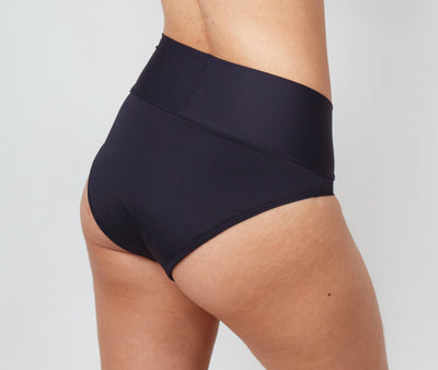 Hot Pant Amapola - Primeiros Ciclos - Calcinha Absorvente e Biquíni Menstrual - Fluxo Super Intenso - Preto
