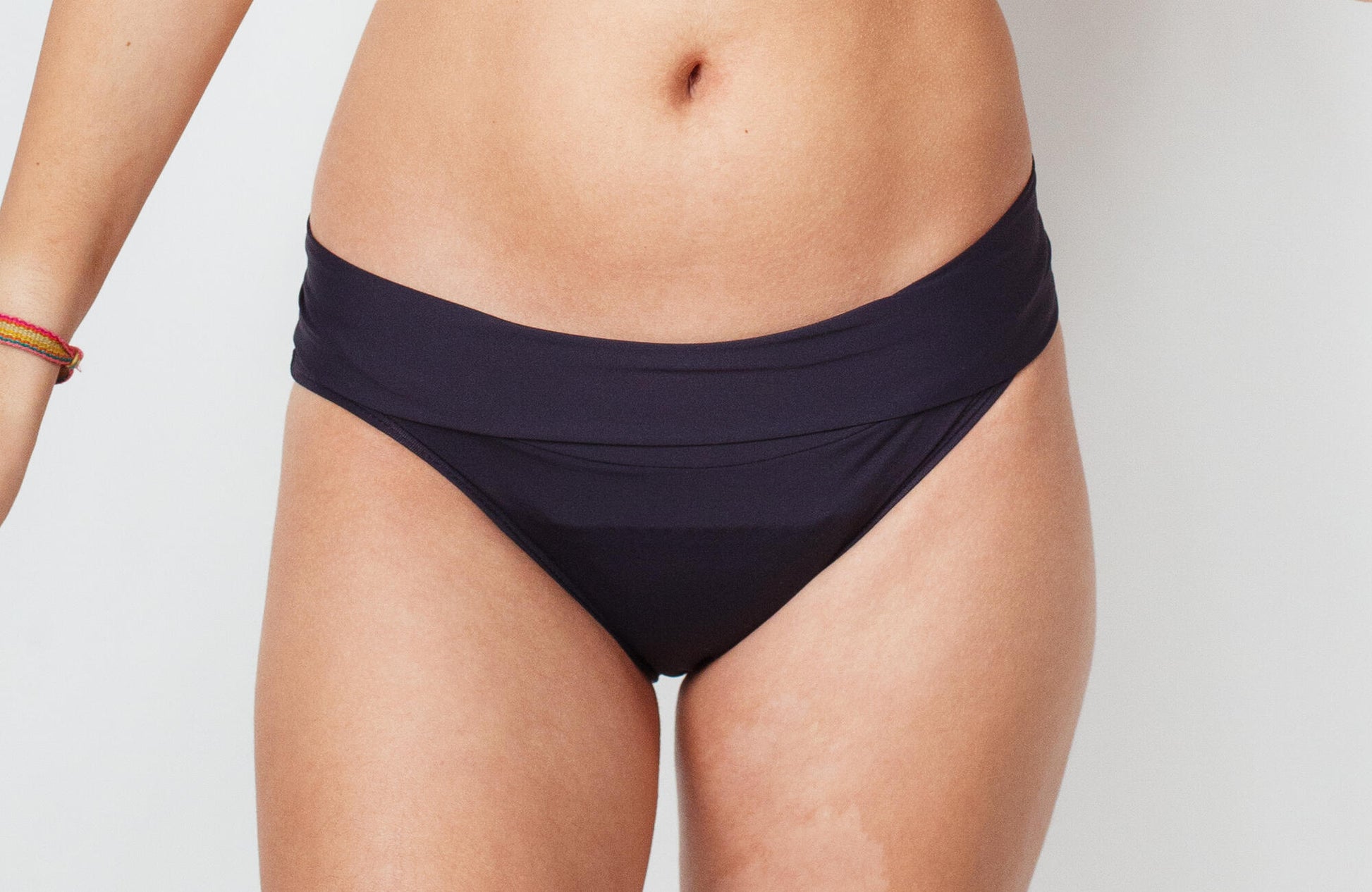 Conjunto Calcinha Absorvente e Biquíni Menstrual - Primeiros Ciclos - Hot Pant Fluxo Super Intenso - Preto
