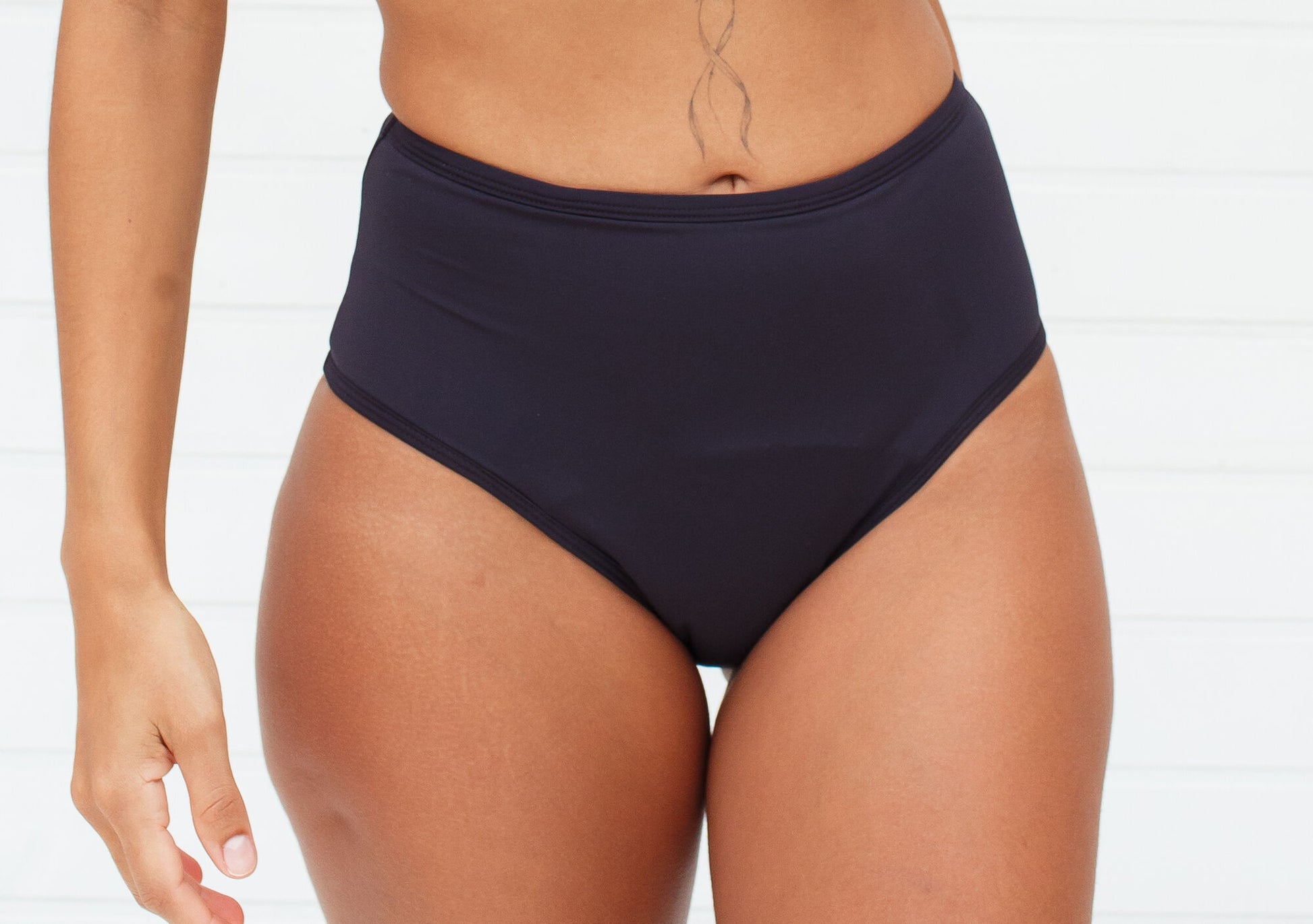 Amazonita - Calcinha Absorvente e Biquíni Menstrual - Hot Pant Fluxo Intenso + Bolsinha de Gel - Preto