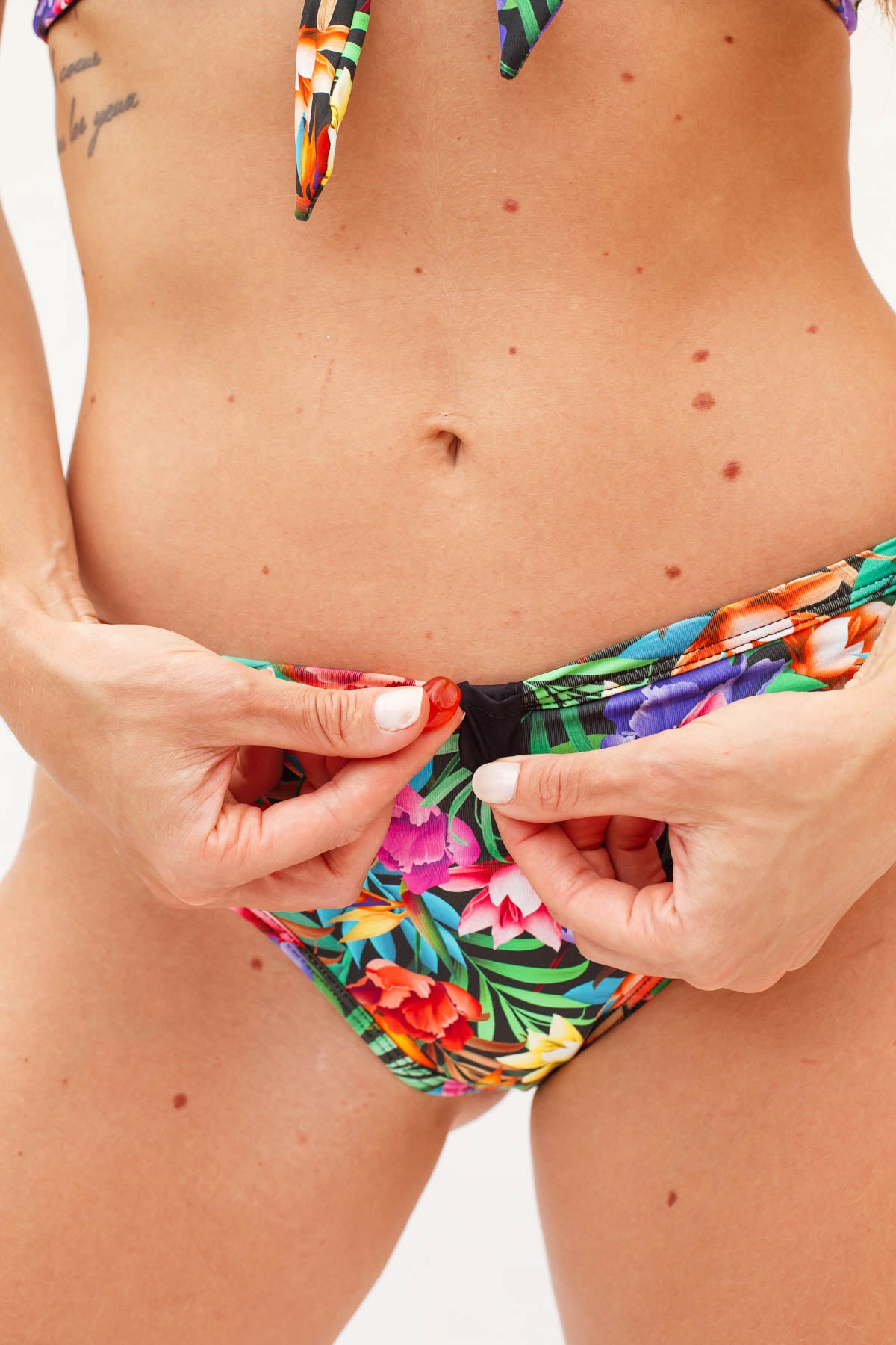 Conjunto Calcinha Absorvente e Biquíni Menstrual - Fluxo Moderado - Flora