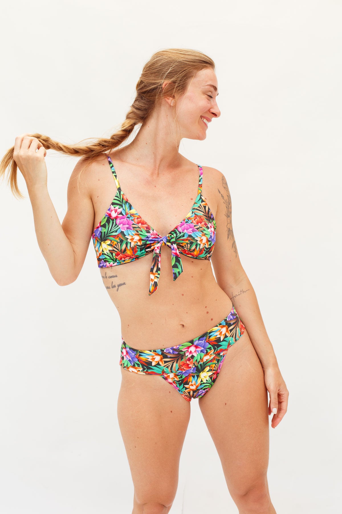 Conjunto Calcinha Absorvente e Biquíni Menstrual - Fuxo Leve - Flora