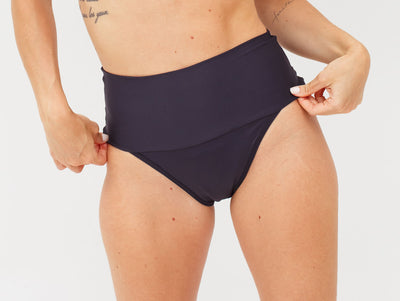 Mila - Calcinha Absorvente e Biquíni Menstrual - Fluxo Moderado - Preto