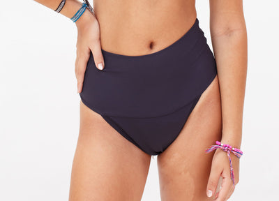 Mila- Primeiros Ciclos - Calcinha Absorvente e Biquíni Menstrual - Fluxo Moderado - Preto