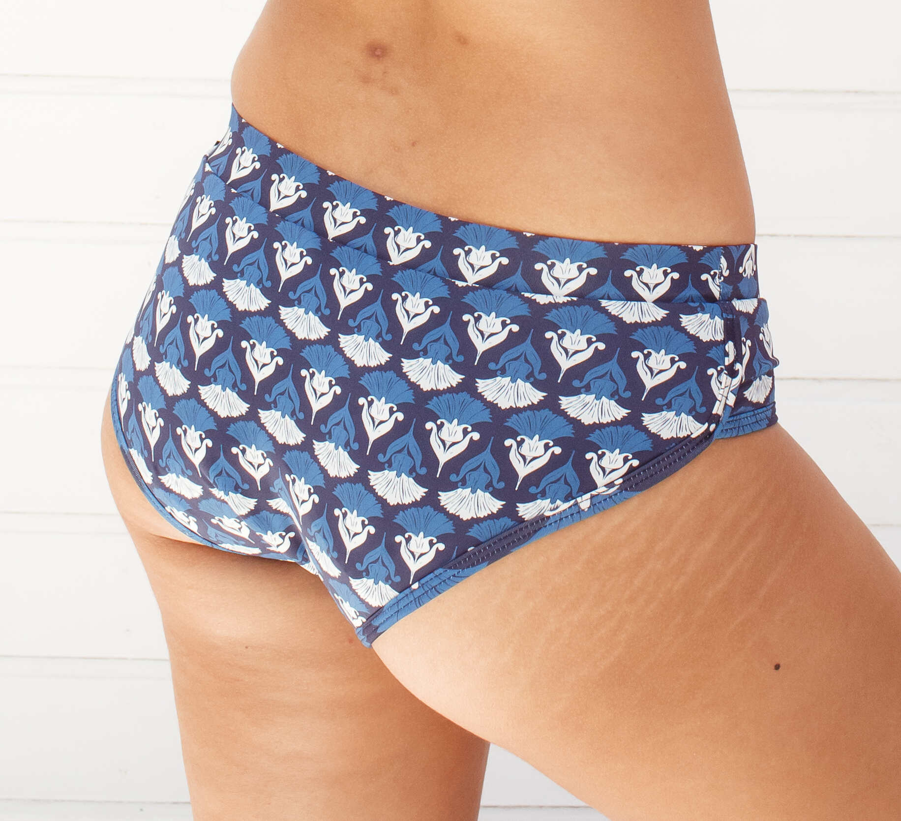 Gaia - Primeiros Ciclos - Calcinha Absorvente e Biquíni Menstrual - Fluxo Moderado - Maui