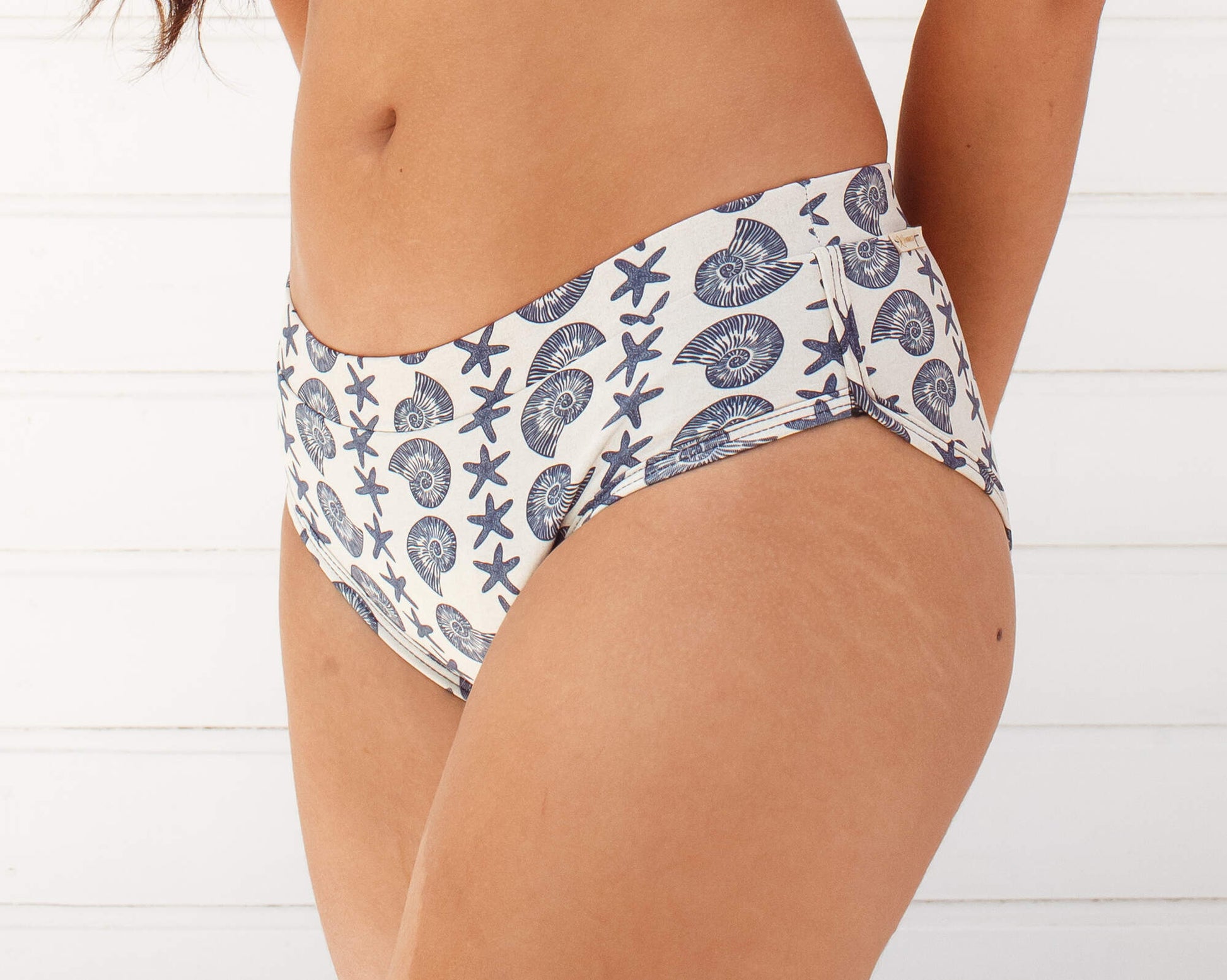 Gaia - Primeiros Ciclos - Calcinha Absorvente e Biquíni Menstrual - Fluxo Moderado - Brisa