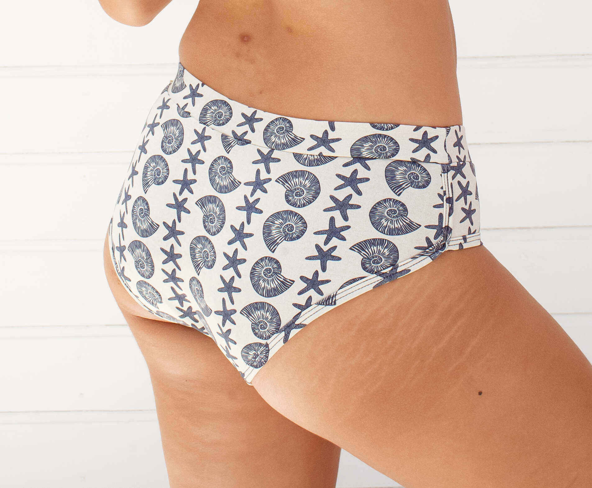 Gaia - Primeiros Ciclos - Calcinha Absorvente e Biquíni Menstrual - Fluxo Moderado - Brisa