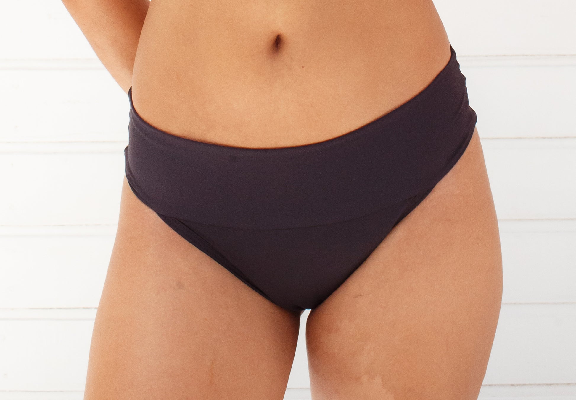 Safira - Primeiros Ciclos - Calcinha Absorvente e Biquíni Menstrual - Fluxo Intenso - Preto